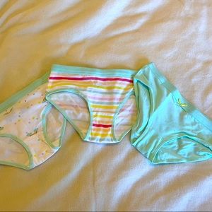 🎯NWOT Cat & Jack set of 3 pairs of underwear.